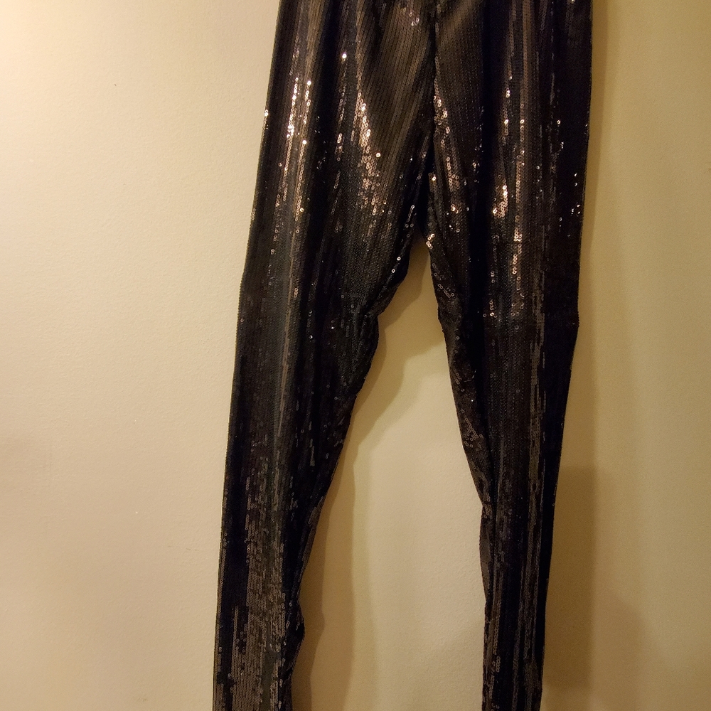 clothes - Picture 5 of 16
